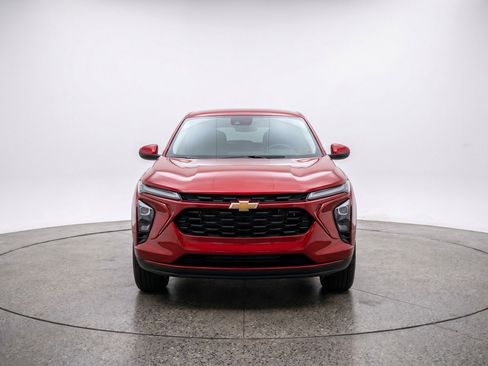 Used 2025 Chevrolet Trax LT w/ LT Convenience Package FWD image 2