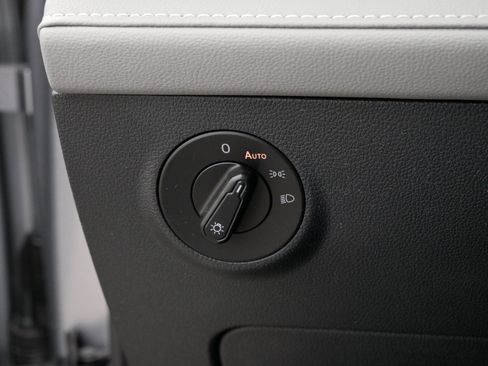 Certified 2024 Volkswagen Taos SE w/ Panoramic Sunroof Package image 27