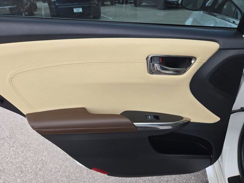 Used 2018 Toyota Avalon XLE Premium image 14