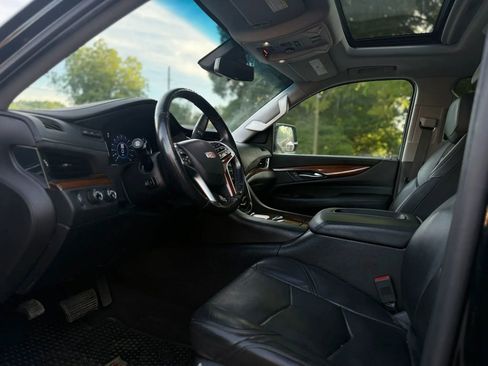 Used 2018 Cadillac Escalade ESV Luxury AWD/4WD image 9