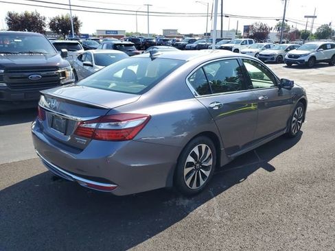 Used 2017 Honda Accord Touring image 4