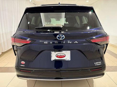 Used 2024 Toyota Sienna Limited AWD/4WD image 4