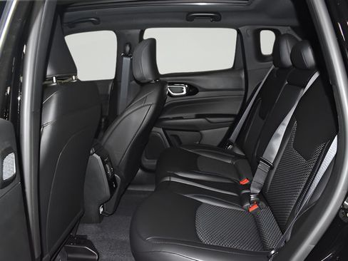 New 2026 Jeep Compass Latitude w/ Sun and Sound Group AWD/4WD image 26