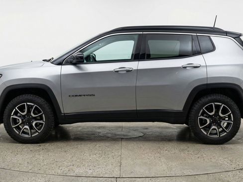 Used 2025 Jeep Compass Trailhawk AWD/4WD image 5