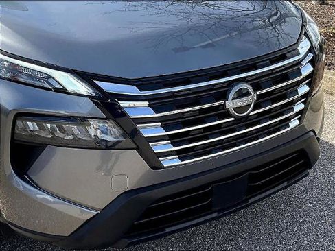 Certified 2024 Nissan Rogue SV image 29