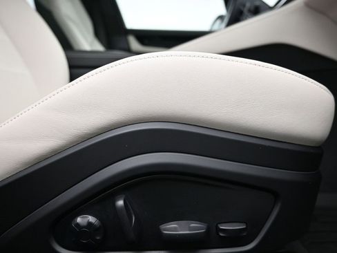 Used 2025 Porsche Panamera image 14