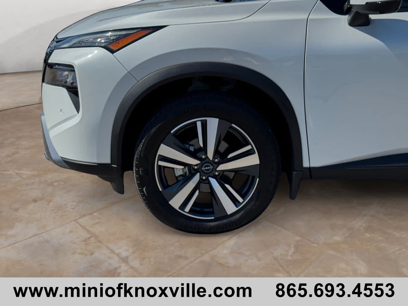 Used 2025 Nissan Rogue SL AWD/4WD image 9
