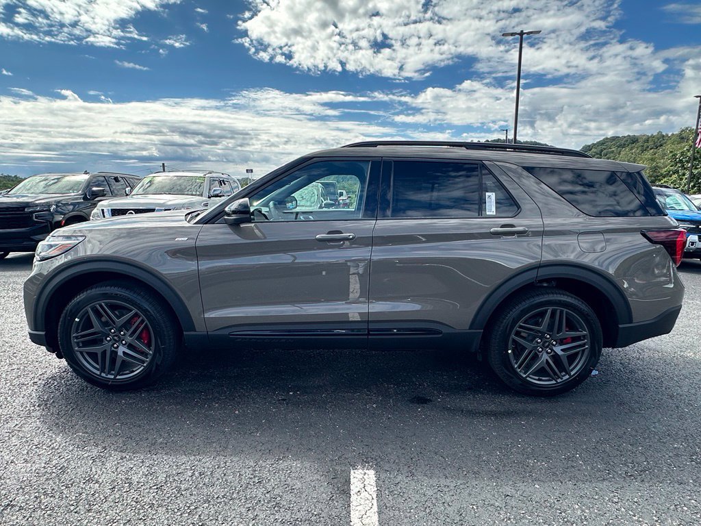 New 2027 Ford Explorer ST-Line w/ Premium Package AWD/4WD image 2