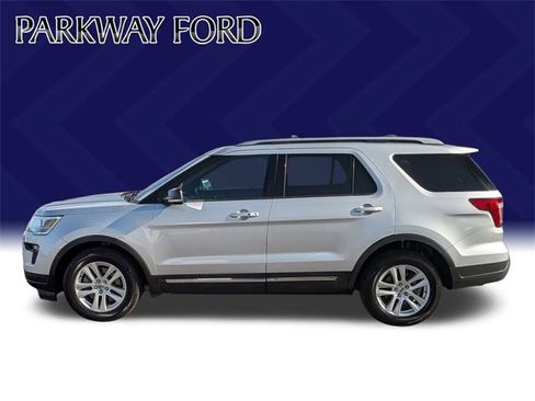 Used 2018 Ford Explorer XLT w/ Equipment Group 202A image 8