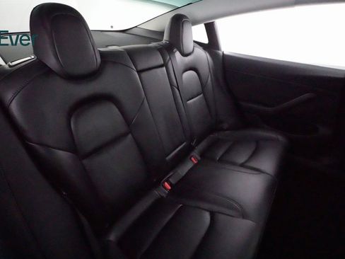 Used 2022 Tesla Model 3 Performance image 9