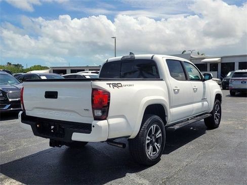 Used 2018 Toyota Tacoma TRD Sport w/ Technology Package RWD image 7