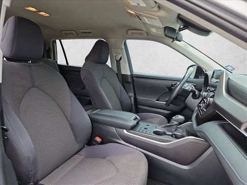 Used 2023 Toyota Highlander LE FWD image 20