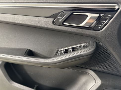 Certified 2022 Porsche Macan S w/ Premium Package Plus AWD/4WD image 34