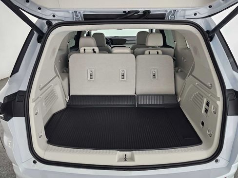New 2027 Buick Enclave Avenir FWD image 16