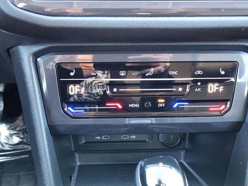 Certified 2024 Volkswagen Tiguan SE image 23