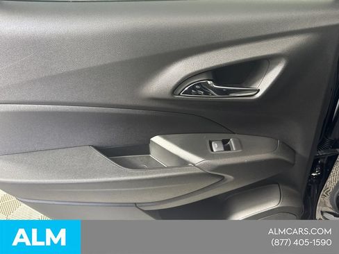 Used 2025 Chevrolet Trax LT FWD image 24