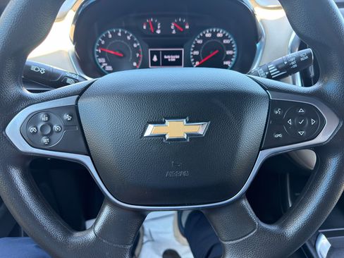 Used 2023 Chevrolet Traverse LS FWD image 17