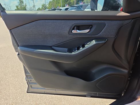 Used 2023 Nissan Rogue SV FWD image 17