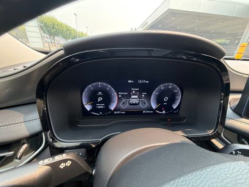 Used 2025 INFINITI QX60 Luxe AWD/4WD image 16