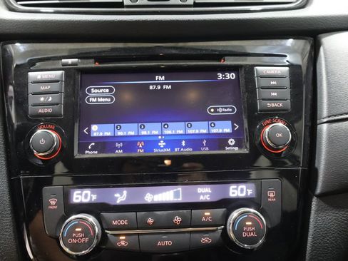 Used 2018 Nissan Rogue SV w/ Premium Package AWD/4WD image 26