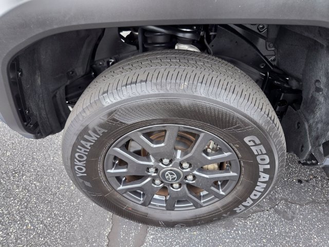 Used 2025 Toyota 4Runner SR5 AWD/4WD image 21