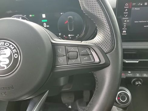 Used 2024 Alfa Romeo Tonale Ti w/ Premium Interior Package image 17