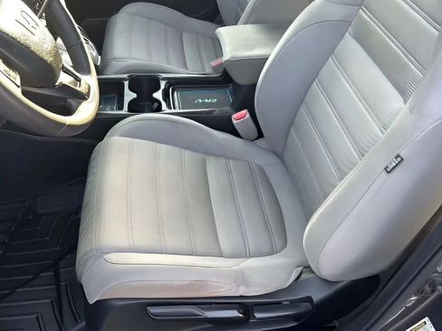 Used 2017 Honda CR-V LX image 11