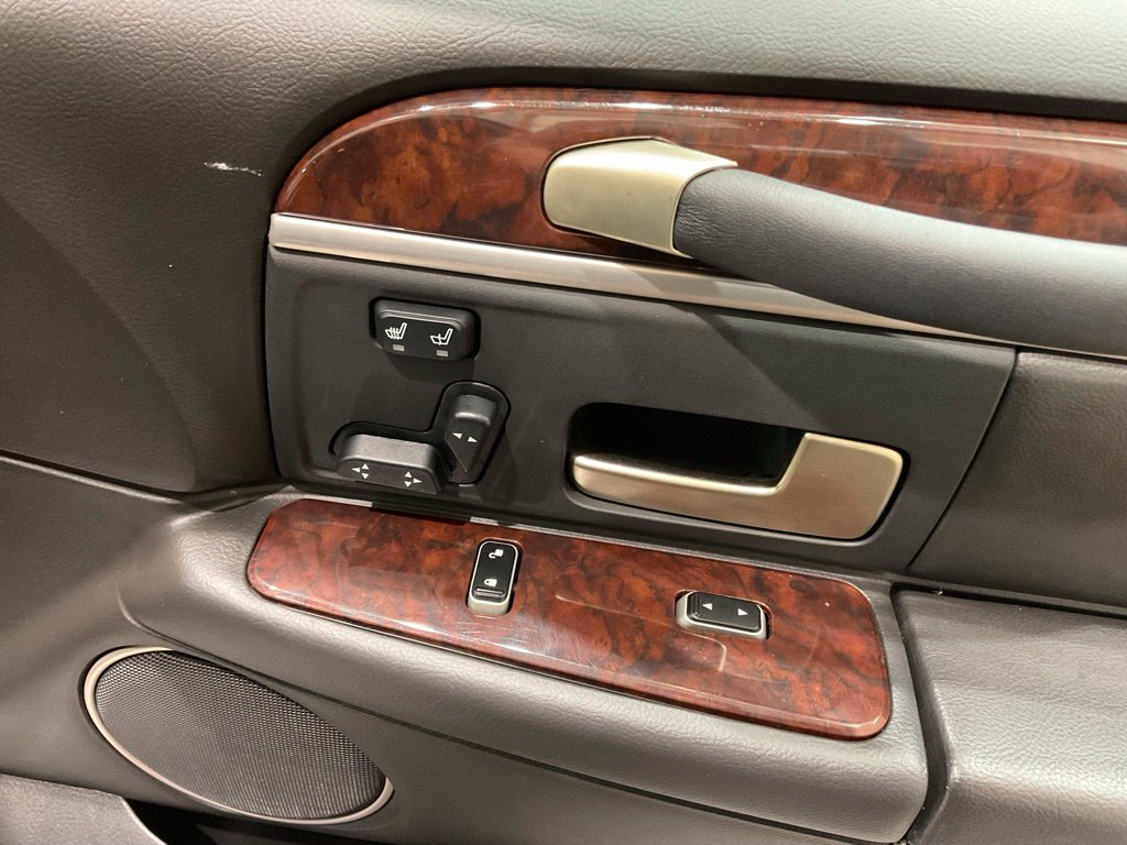 Used 2008 Lincoln Town Car Signature Limited RWD image 13