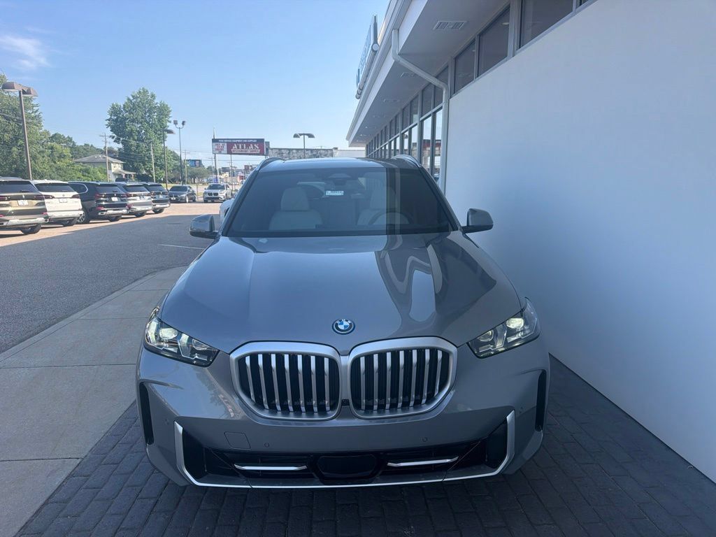 New 2026 BMW X5 xDrive50e w/ Climate Comfort Package AWD/4WD image 2