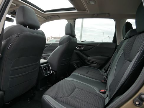 Used 2023 Subaru Forester Premium AWD/4WD image 33