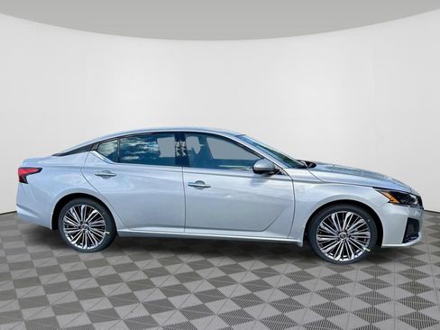Certified 2025 Nissan Altima 2.5 SL FWD image 2