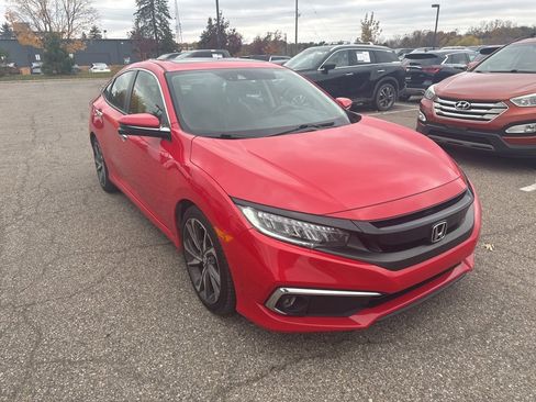 Used 2019 Honda Civic Touring image 3