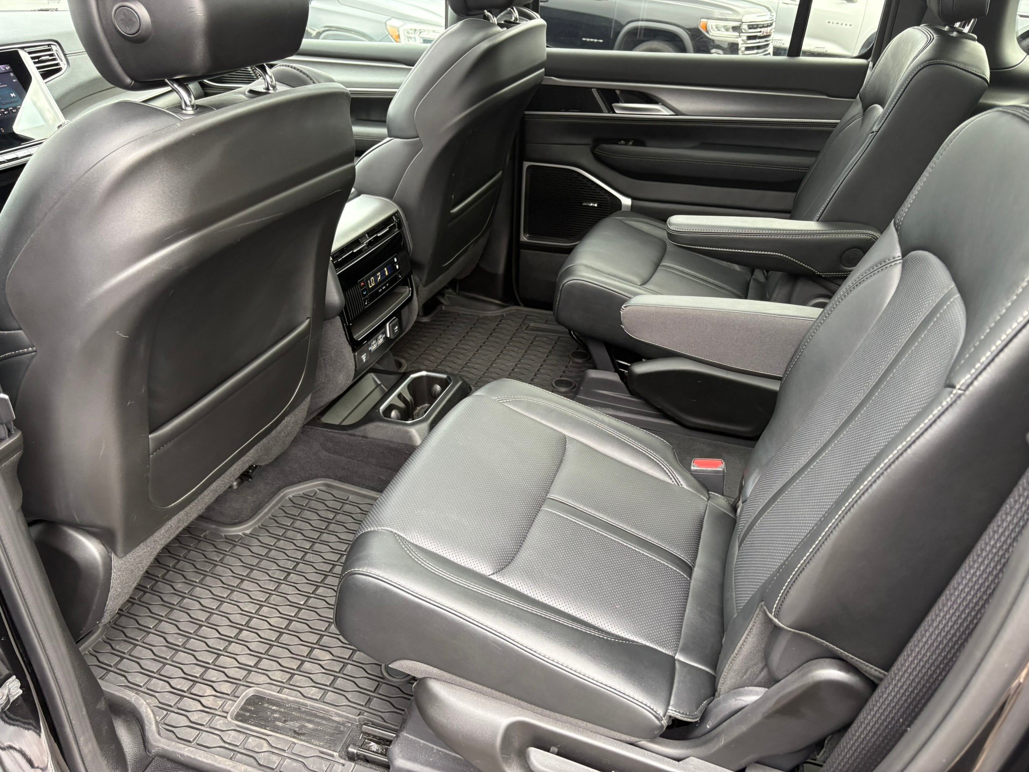 Used 2025 Jeep Wagoneer Series II AWD/4WD image 20