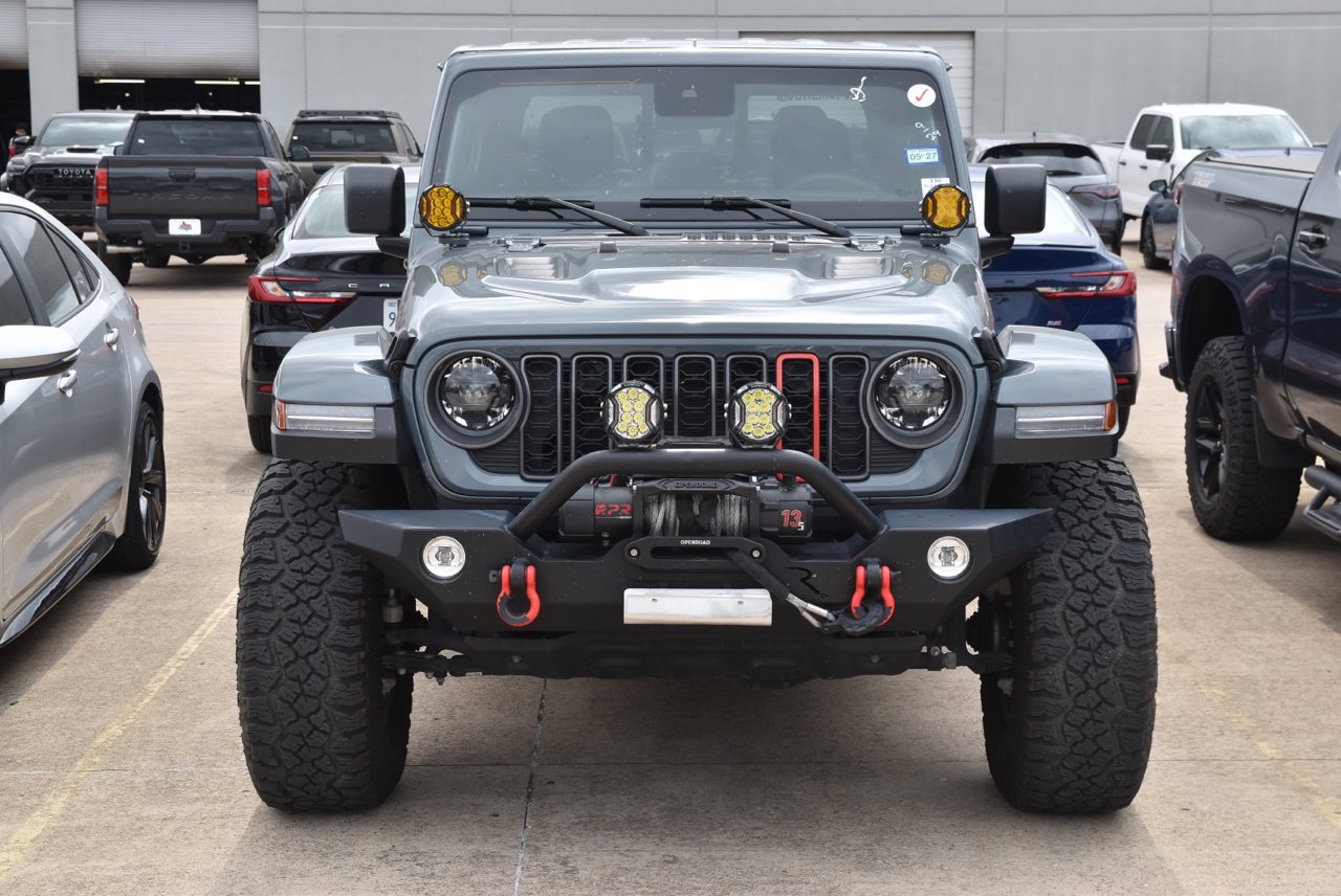 Used 2025 Jeep Gladiator Rubicon w/ Convenience Group AWD/4WD image 3