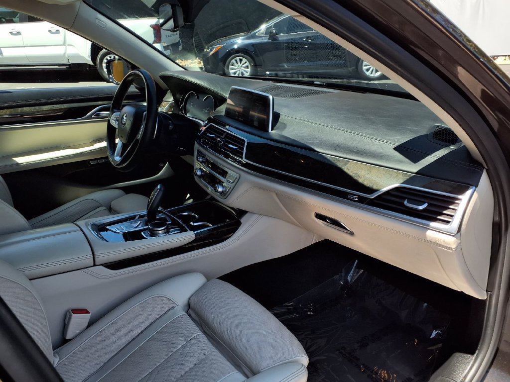 Used 2016 BMW 740i RWD image 36