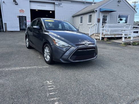 Used 2018 Toyota Yaris iA FWD image 10