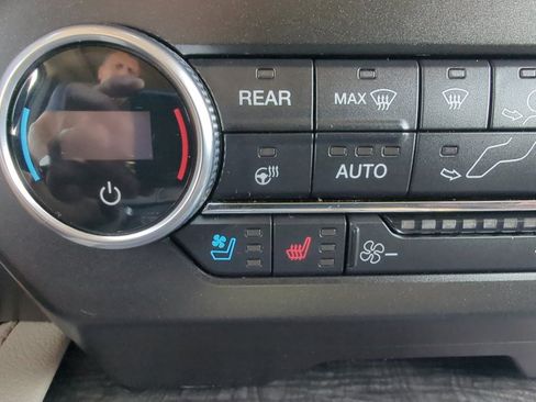 Used 2021 Ford Expedition Limited image 21