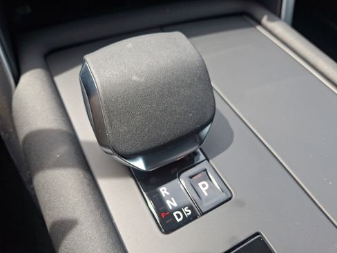 Used 2025 Land Rover Discovery Dynamic SE AWD/4WD image 14