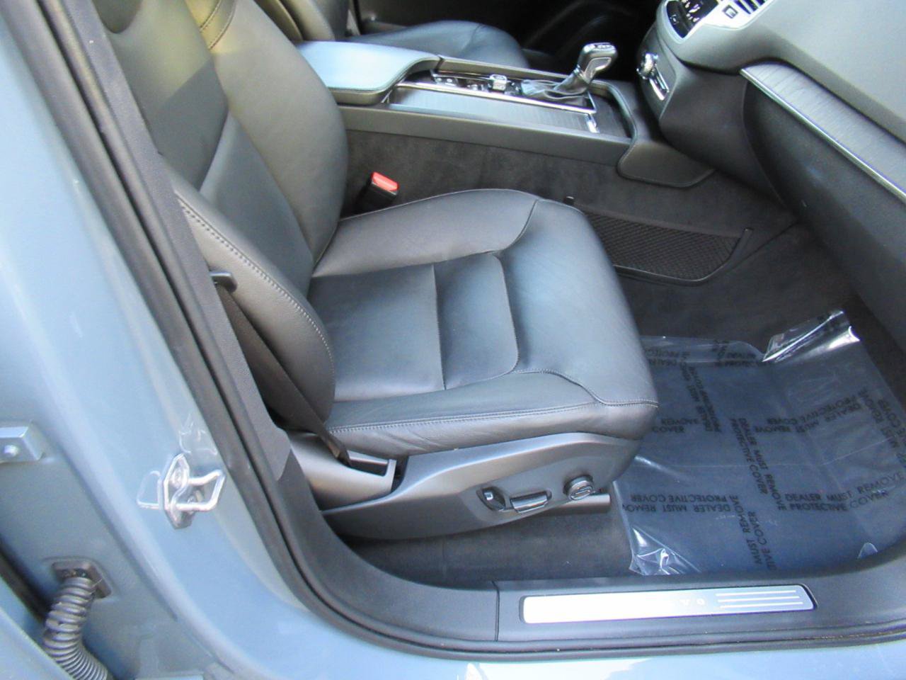 Used 2020 Volvo XC90 T5 Momentum AWD/4WD image 21