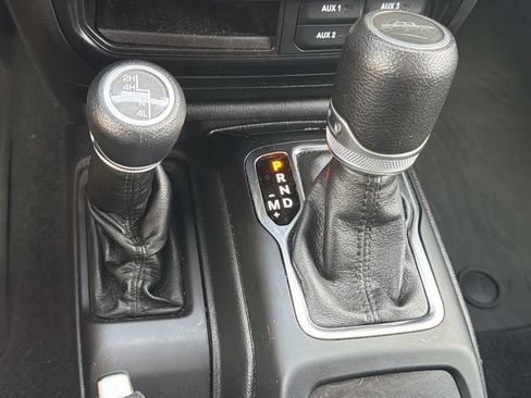 Used 2022 Jeep Gladiator Sport AWD/4WD image 19