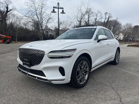 Certified 2022 Genesis GV70 2.5T w/ Advanced Package image 5