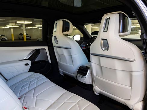 Used 2026 BMW 740i w/ Executive Package RWD image 25