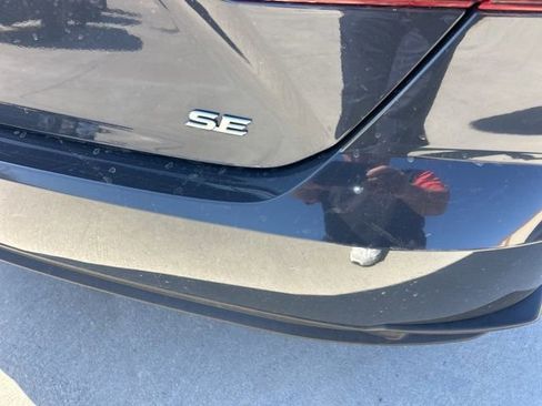 Used 2025 Toyota Camry SE image 4