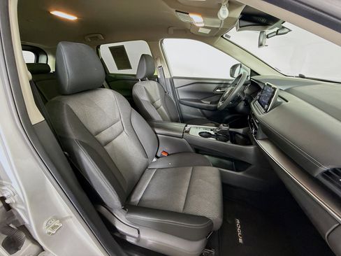 Used 2024 Nissan Rogue SV image 33