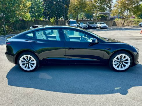 Used 2021 Tesla Model 3 Standard Range Plus RWD image 4