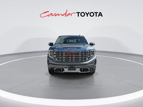 Used 2024 GMC Sierra 1500 Denali w/ Technology Package AWD/4WD image 3