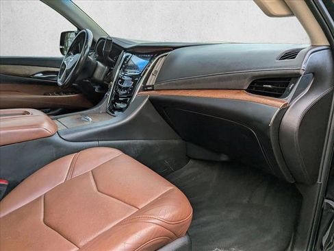 Used 2017 Cadillac Escalade ESV Luxury image 23