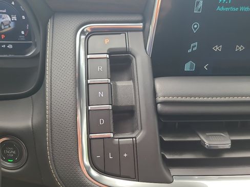 Used 2024 Chevrolet Suburban Premier AWD/4WD image 23
