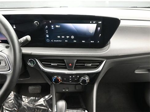Used 2024 Buick Encore GX Sport Touring image 16