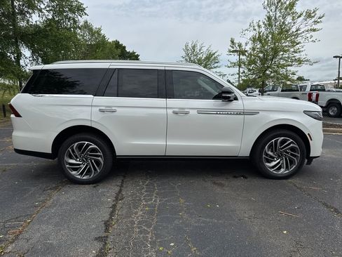 New 2026 Lincoln Navigator Reserve AWD/4WD image 5